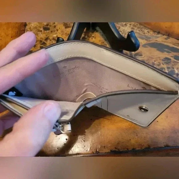 Kate Spade Beige Wallet NWT - Picture 6 of 6